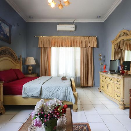 Villa Sri Manganti Jakarta Extérieur photo