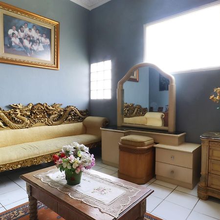 Villa Sri Manganti Jakarta Extérieur photo